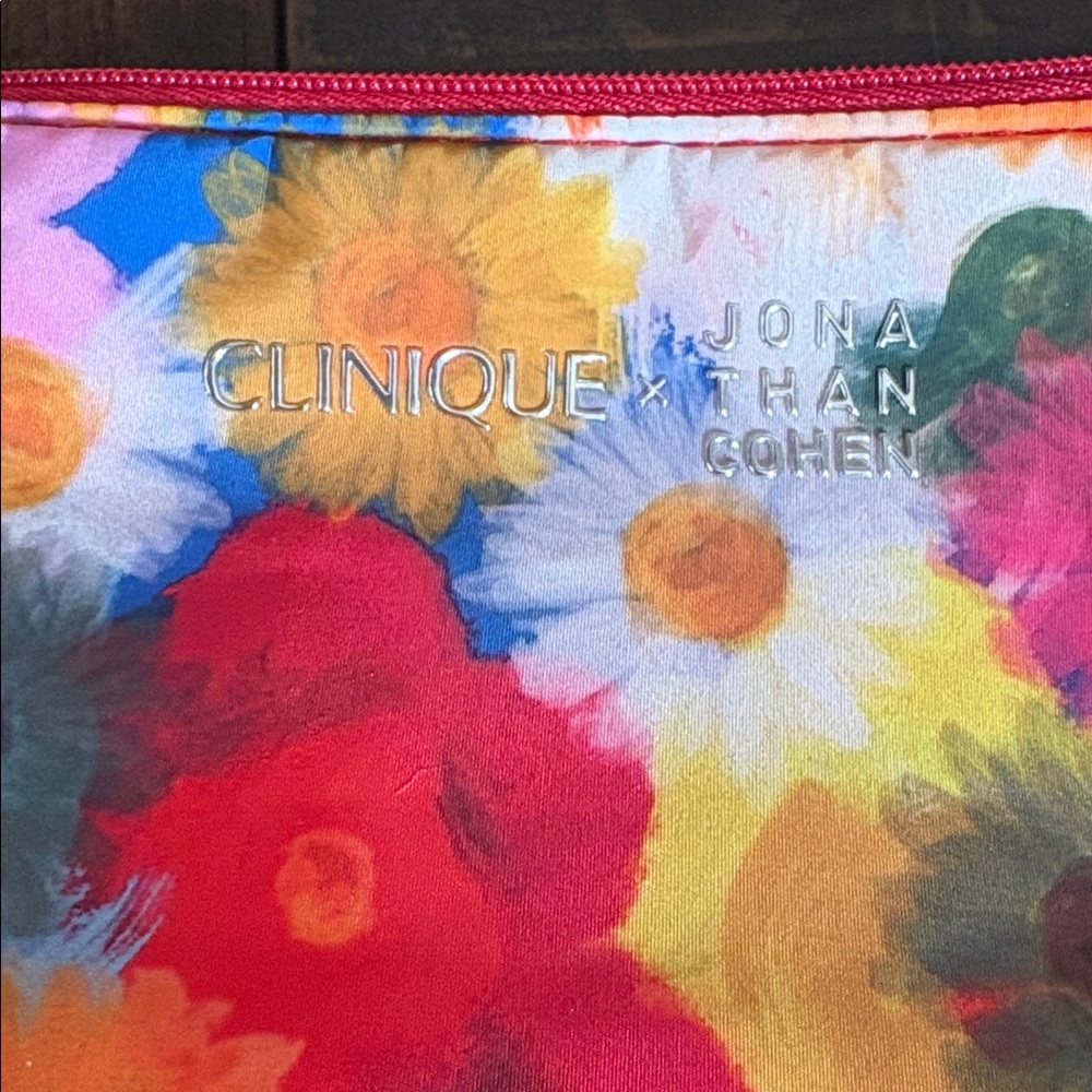 Clinique Jonathan Cohen Limited Edition Makeup Bag - Picture 3 of 5